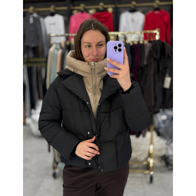 Жіноча тепла куртка Black&Beige Hood з плащівки на холлофайбері 200 — знімний бежевий капюшон, блискавка+кнопки, 2 кишені (1550-88138)