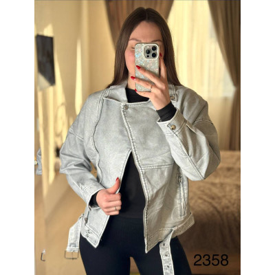 Жіноча куртка-косуха SilverGrey з екошкіри сіро-срібляста з асиметричною блискавкою та декоративними замками (модель 1550-2358)