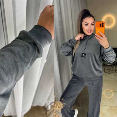 Велюровий костюм Turkish Velvet Bestseller 771-1172 з нашивкою — жіночий комплект у кольорах графіт/чорний/беж/шоколад/блакить/фреза