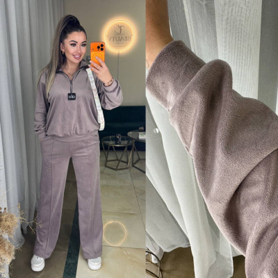 Велюровий костюм Turkish Velvet Bestseller 771-1172 з нашивкою — жіночий комплект у кольорах графіт/чорний/беж/шоколад/блакить/фреза