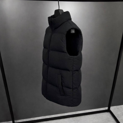 Чоловіча утеплена жилетка BlackShield 1431-0283 чорна — щільна плащівка, синтепон 200 для тепла й комфорту