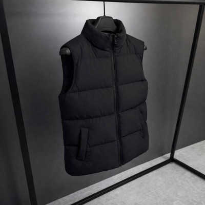 Чоловіча утеплена жилетка BlackShield 1431-0283 чорна — щільна плащівка, синтепон 200 для тепла й комфорту