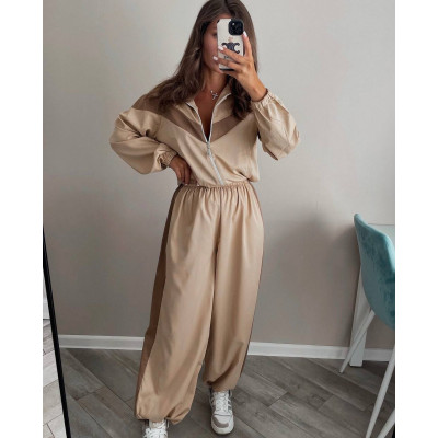 Двокольоровий oversize костюм із плащівки TrioContrast — червоний/чорний/беж, Мод.1460-6220