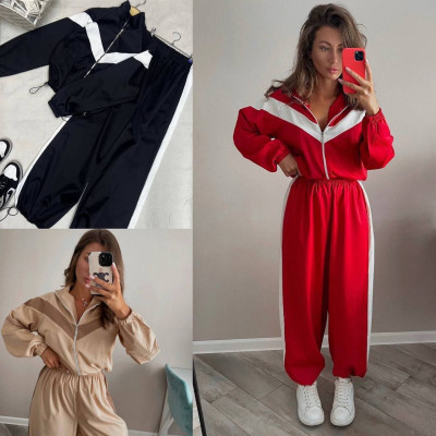 Двокольоровий oversize костюм із плащівки TrioContrast — червоний/чорний/беж, Мод.1460-6220
