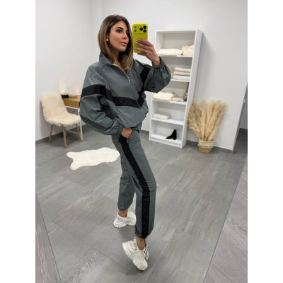 Двокольоровий oversize костюм із плащівки TrioContrast — червоний/чорний/беж, Мод.1460-6220