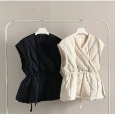 Утеплена жилетка oversize з якісної плащівки SkyWarm 6260-4232 молочна/чорна