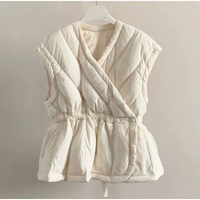 SkyWarm 6260-4232 утеплена жилетка oversize з плащівки на синтепоні 150 — молочно‑чорна