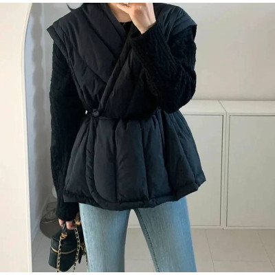 SkyWarm 6260-4232 утеплена жилетка oversize з плащівки на синтепоні 150 — молочно‑чорна
