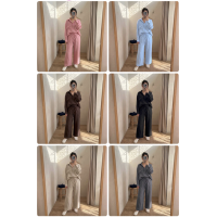 Весняний костюм із американського креп-жатки 817-094 SpringLuxe у кольорах шоколад графіт рожевий чорний беж блакитний