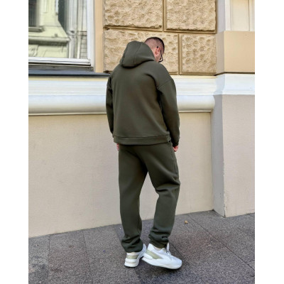 Чоловічий костюм на флісі з капюшоном та резинкою. Модель: 802-2129. Вибір кольорів: чорний, синій, хакі, сірий, білий, коричневий. Практичний та зручний стиль для комфортного використання.